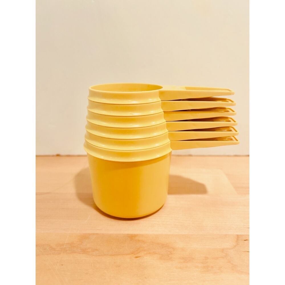 Vintage Tupperware Measuring Cups Set of 6 Harvest Yellow Nesting Retro COMPLETE